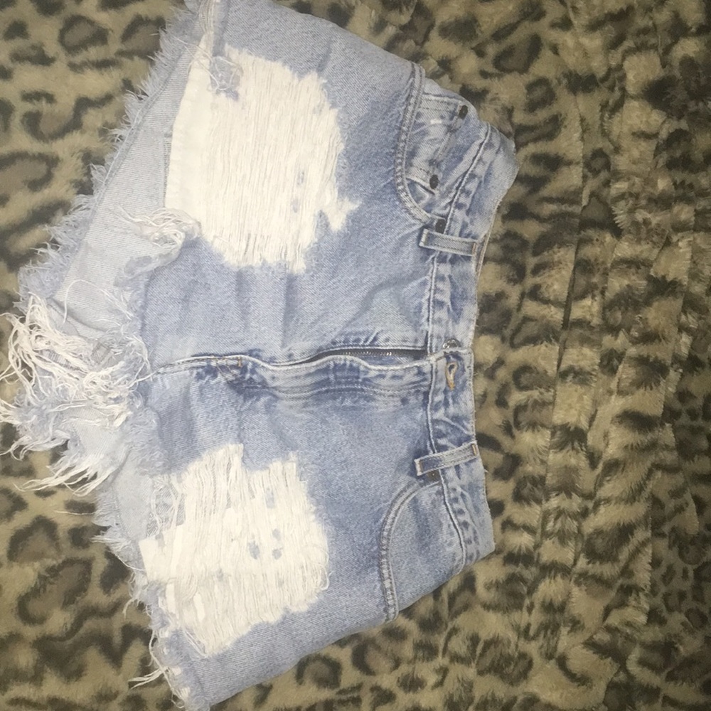 levi’s shorts - Picture 2 of 3